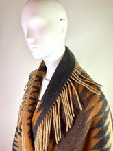 Lade das Bild in den Galerie-Viewer, MANTEL BAZAR DELUXE