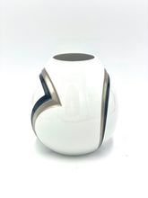 Lade das Bild in den Galerie-Viewer, VINTAGE VASE KAISER