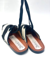 Lade das Bild in den Galerie-Viewer, MULES ZIMMERMANN