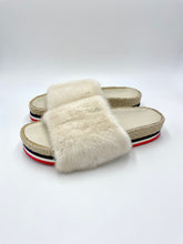 Lade das Bild in den Galerie-Viewer, FLIP FLOPS MONCLER
