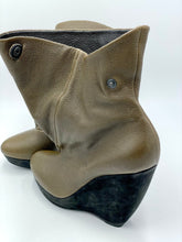 Lade das Bild in den Galerie-Viewer, STIEFELETTEN BALENCIAGA
