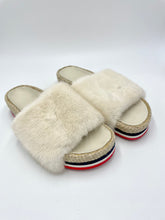 Lade das Bild in den Galerie-Viewer, FLIP FLOPS MONCLER
