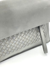 Lade das Bild in den Galerie-Viewer, CLUTCH BOTTEGA VENETA
